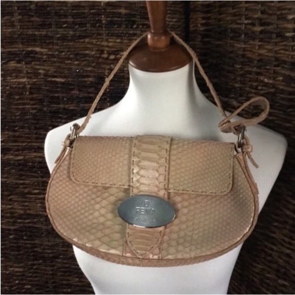 FENDI - Picture 1 of 15